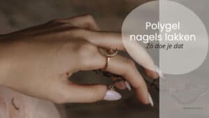 Polygel nagels lakken